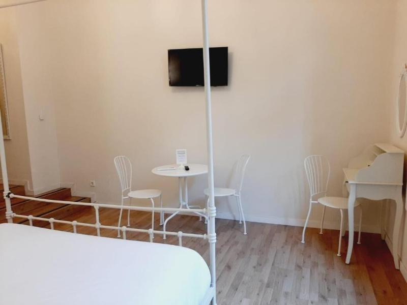 Hostal Lumine Suites By Gaiarooms image