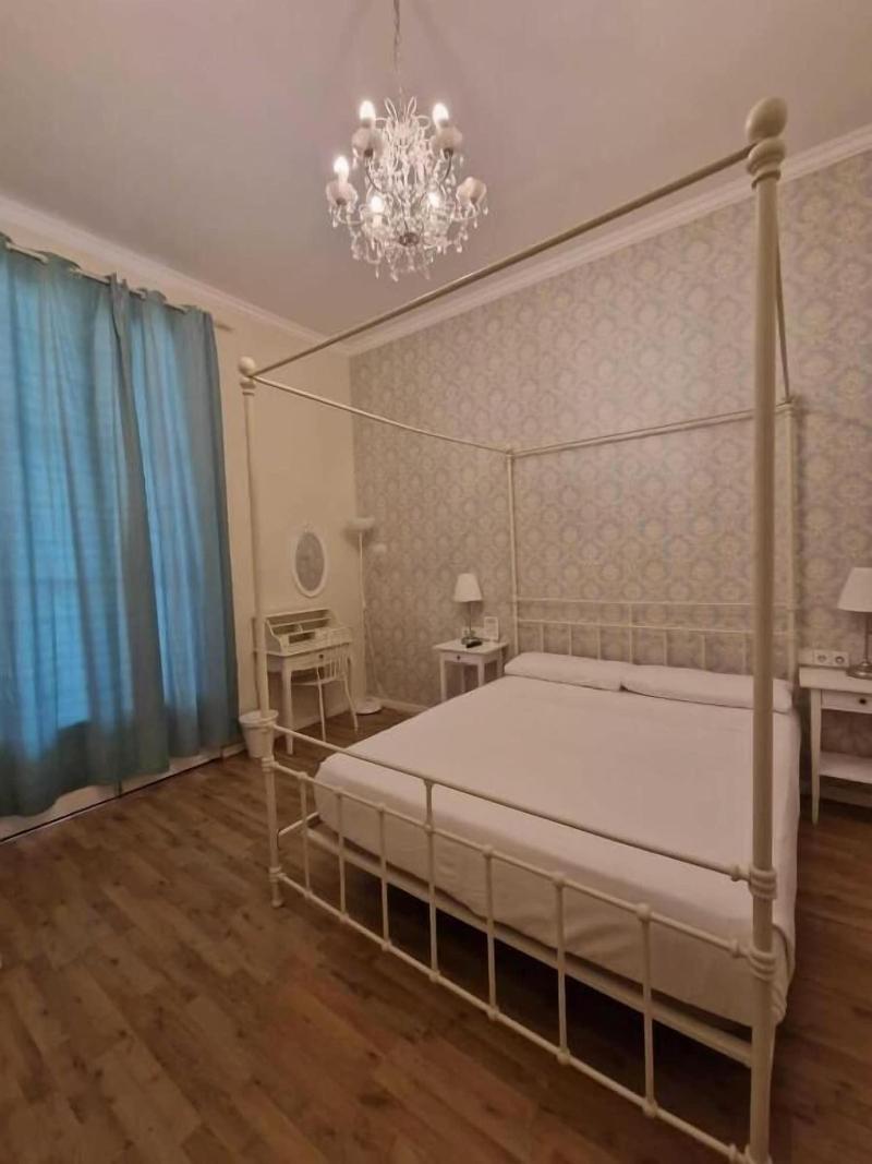 Hostal Lumine Suites By Gaiarooms image