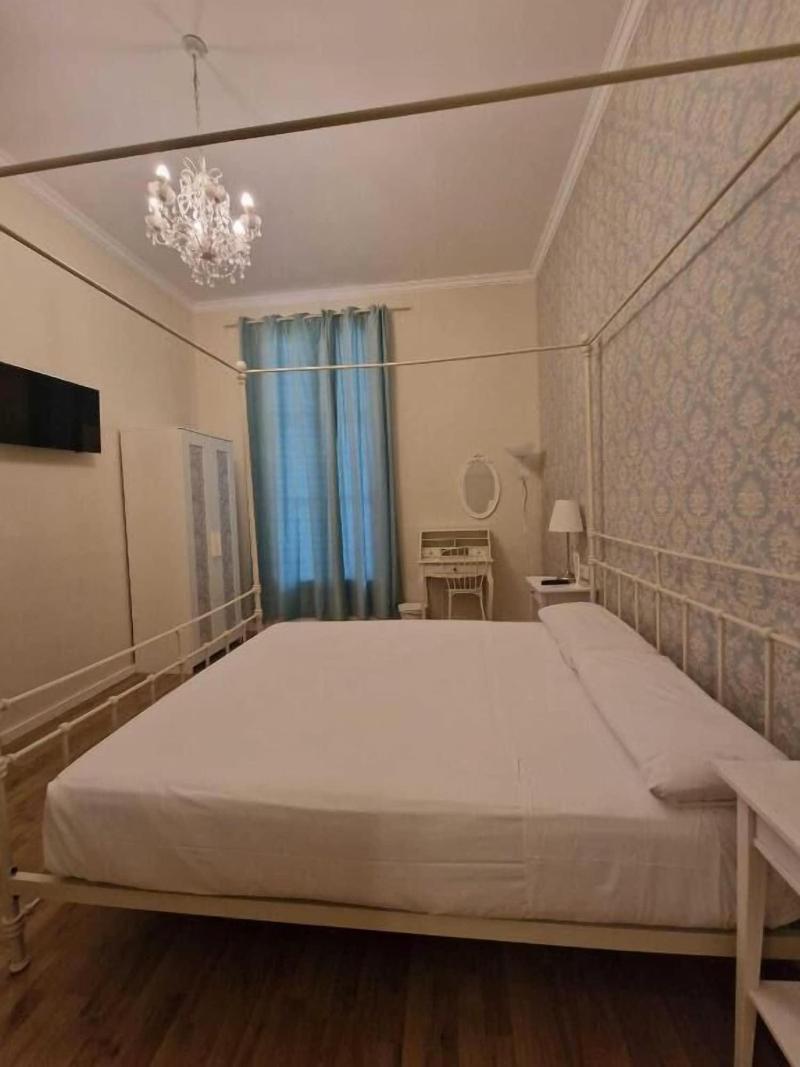 Hostal Lumine Suites By Gaiarooms image