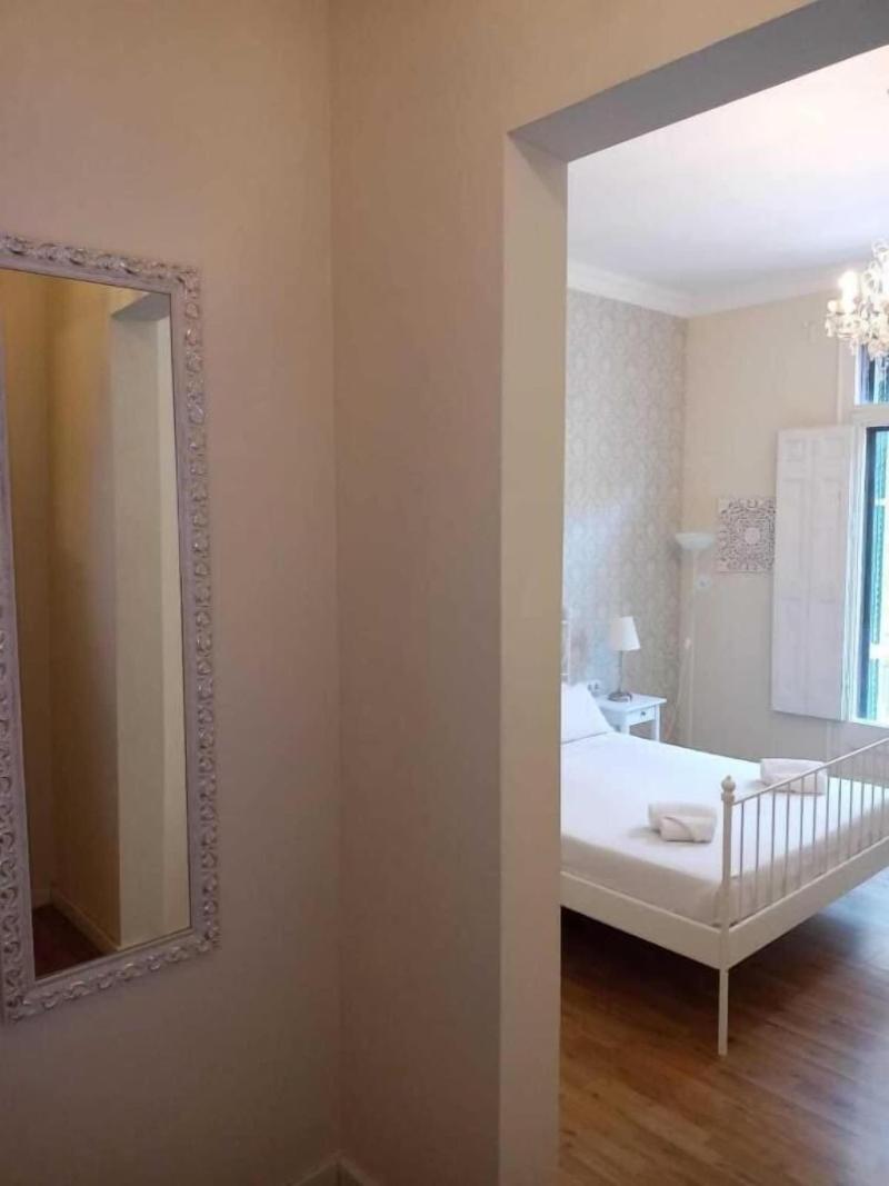 Hostal Lumine Suites By Gaiarooms image