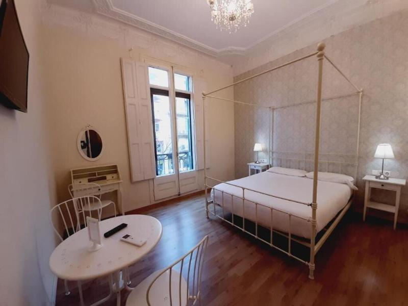 Hostal Lumine Suites By Gaiarooms image
