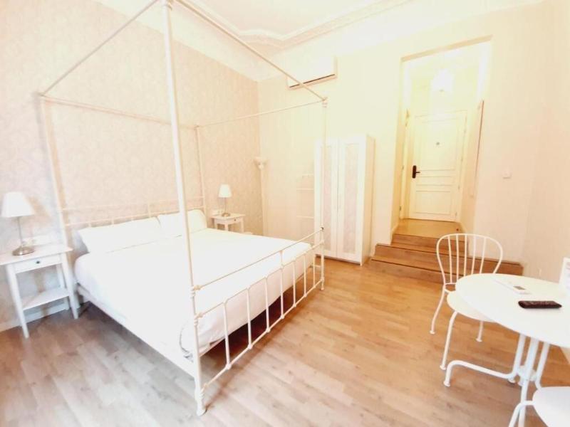 Hostal Lumine Suites By Gaiarooms image