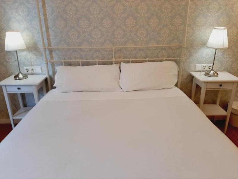 Hostal Lumine Suites By Gaiarooms image