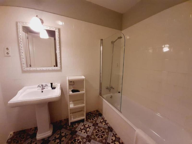 Hostal Lumine Suites By Gaiarooms image