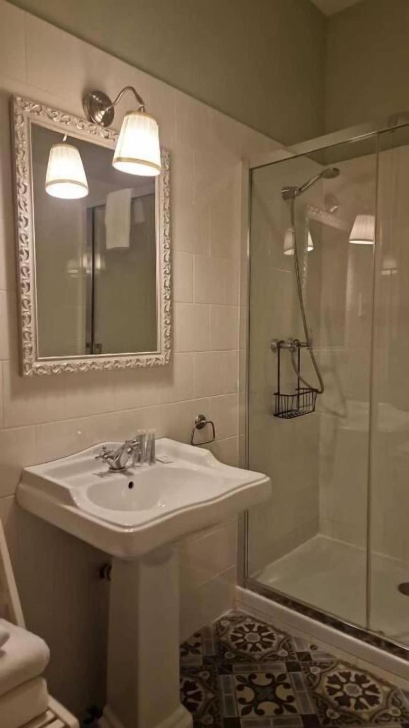 Hostal Lumine Suites By Gaiarooms image