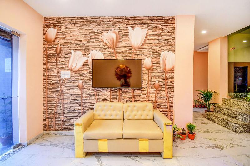 Fabhotel Aqua Tulip