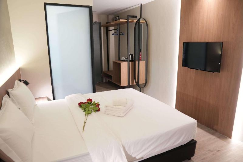 Roxy Hotel Aiman image