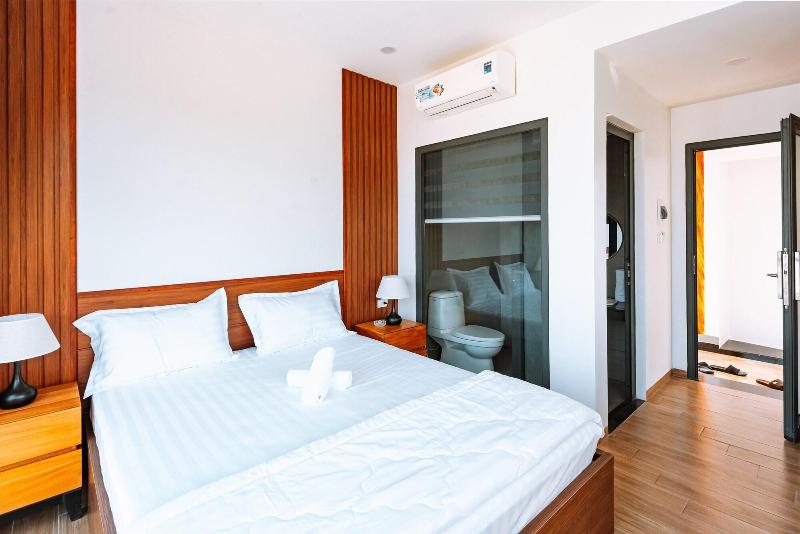 DOUBLE DELUXE KING BED