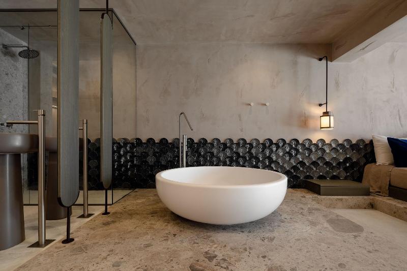 Naxos Rhyton Adults Only - Image 1