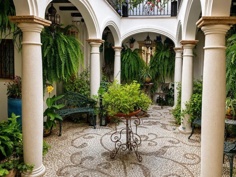 Casa Del Patio Boutique Apartments image
