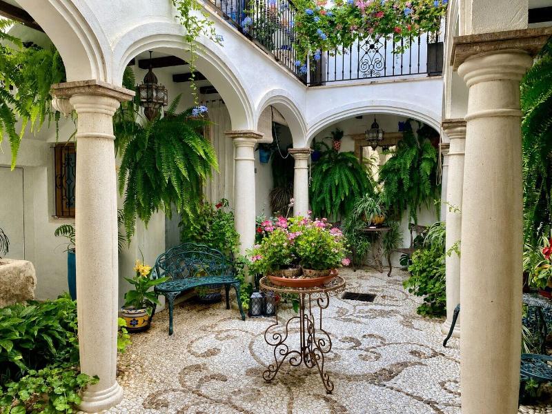 Casa Del Patio Boutique Apartments image