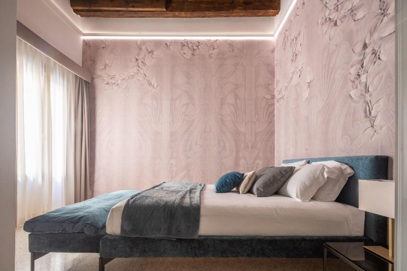 Ninfea Luxury Suites image