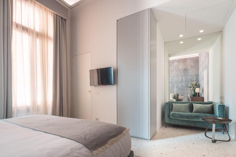 Ninfea Luxury Suites image