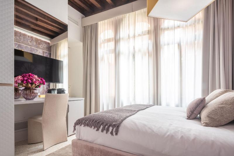 Ninfea Luxury Suites image