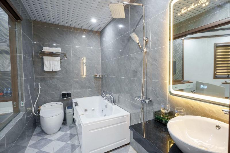 Sunland Halong Hotel And Restaurant image
