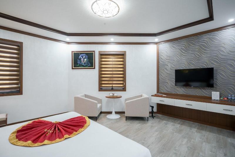 Sunland Halong Hotel And Restaurant image