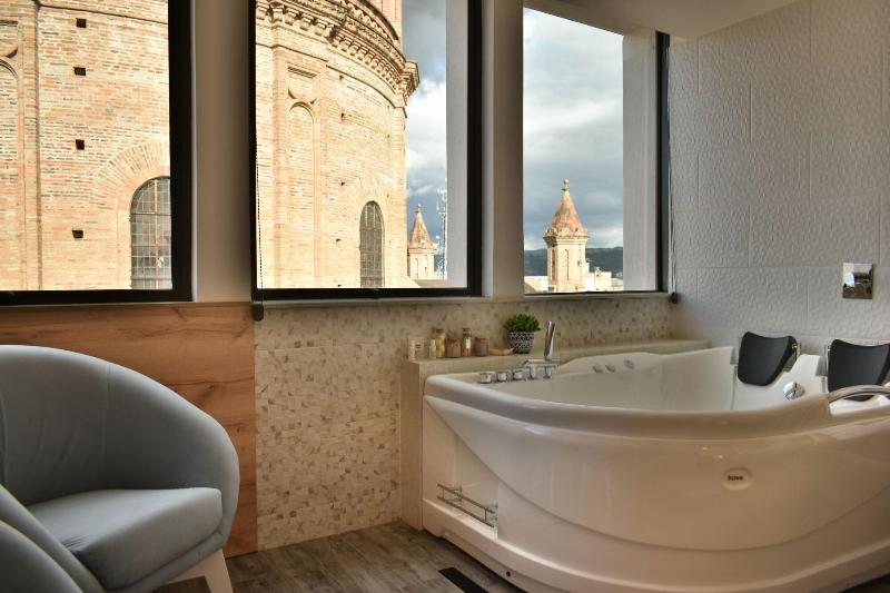 Vaway Hotel image