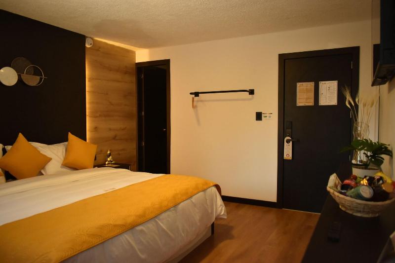 Vaway Hotel image