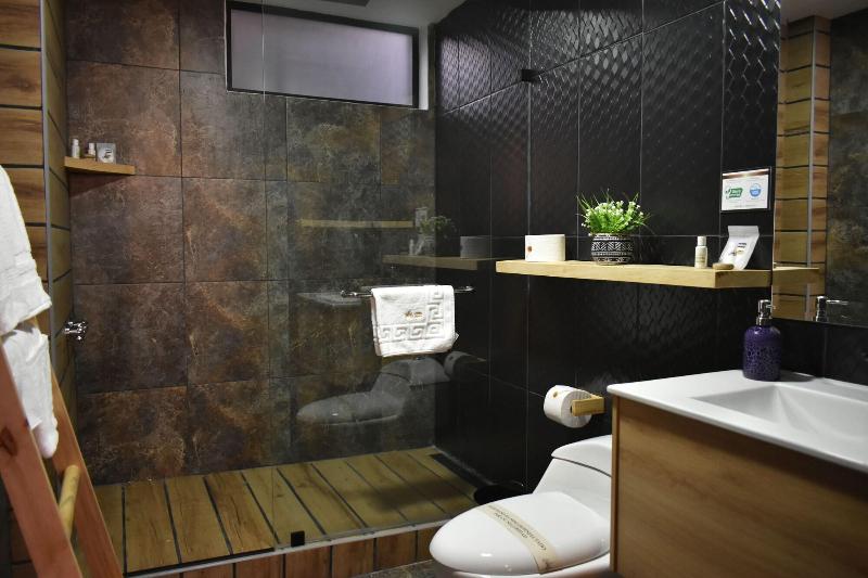 Vaway Hotel image