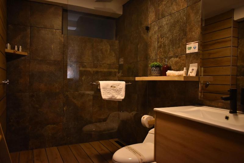 Vaway Hotel image