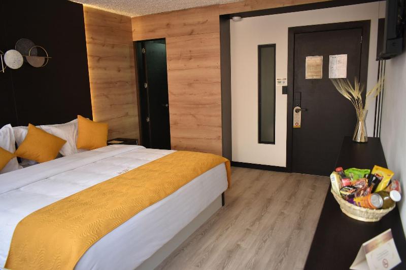 Vaway Hotel image