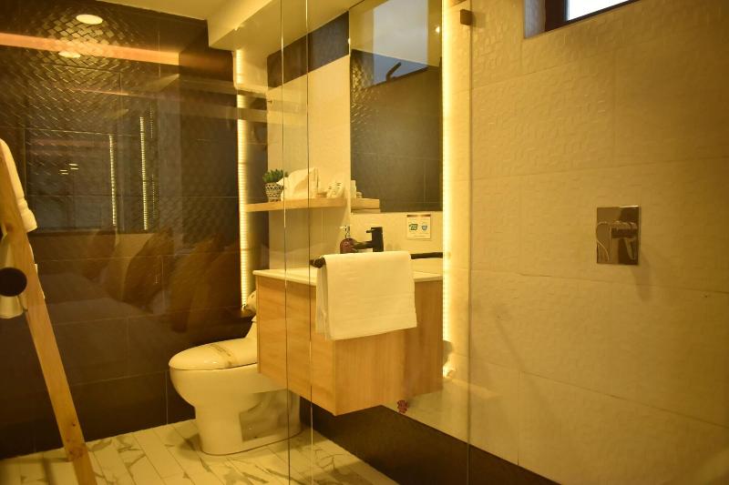 Vaway Hotel image
