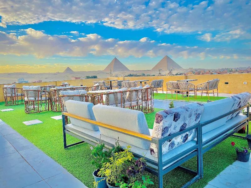 Palm Pyramids image