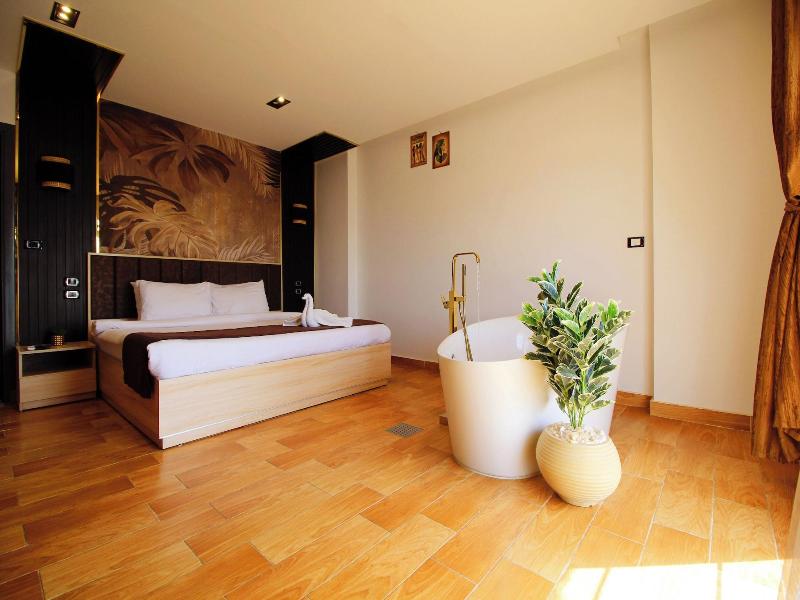 Palm Pyramids image