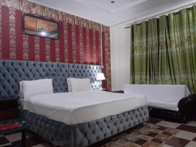 Rose Valley Hotel Naran image