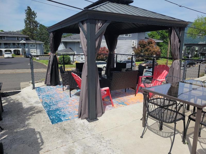 Hood River Suites Apartment Hotel