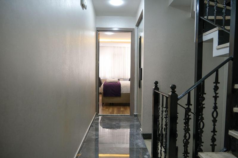 Yellow Mansion image