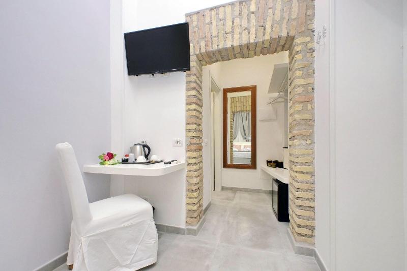 Roman Holiday Suites image