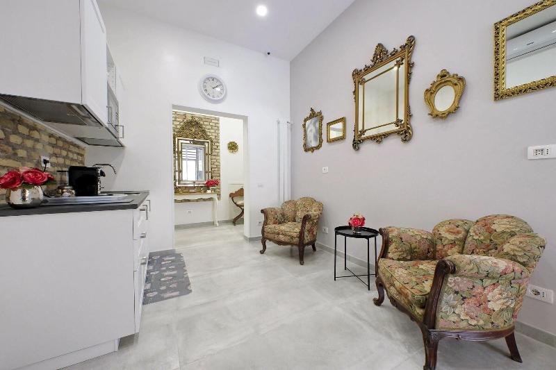 Roman Holiday Suites image