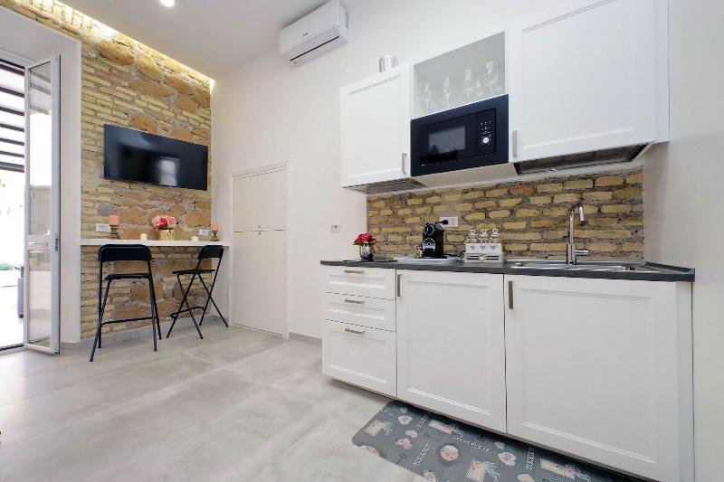 Roman Holiday Suites image
