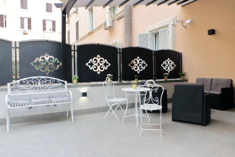 Roman Holiday Suites image
