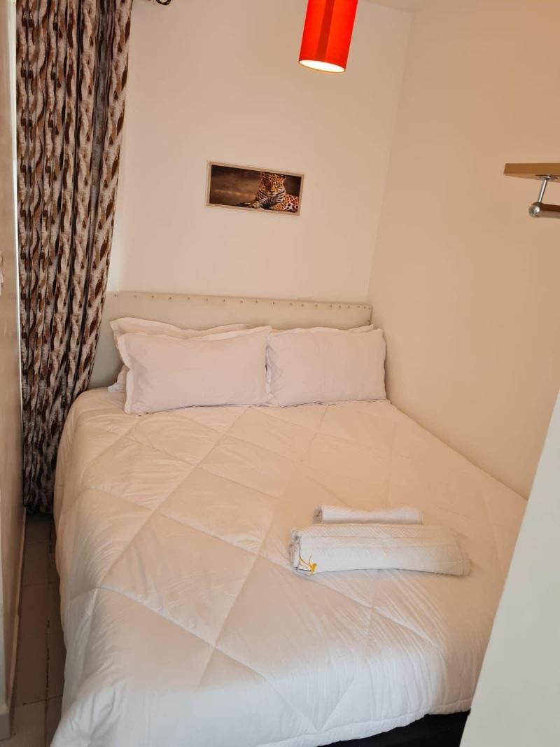Lux Suites Racecourse Studio Apartments image