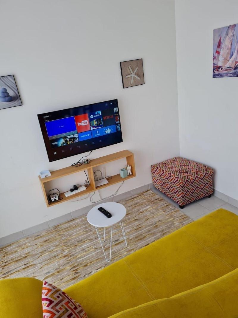 Lux Suites Racecourse Studio Apartments image