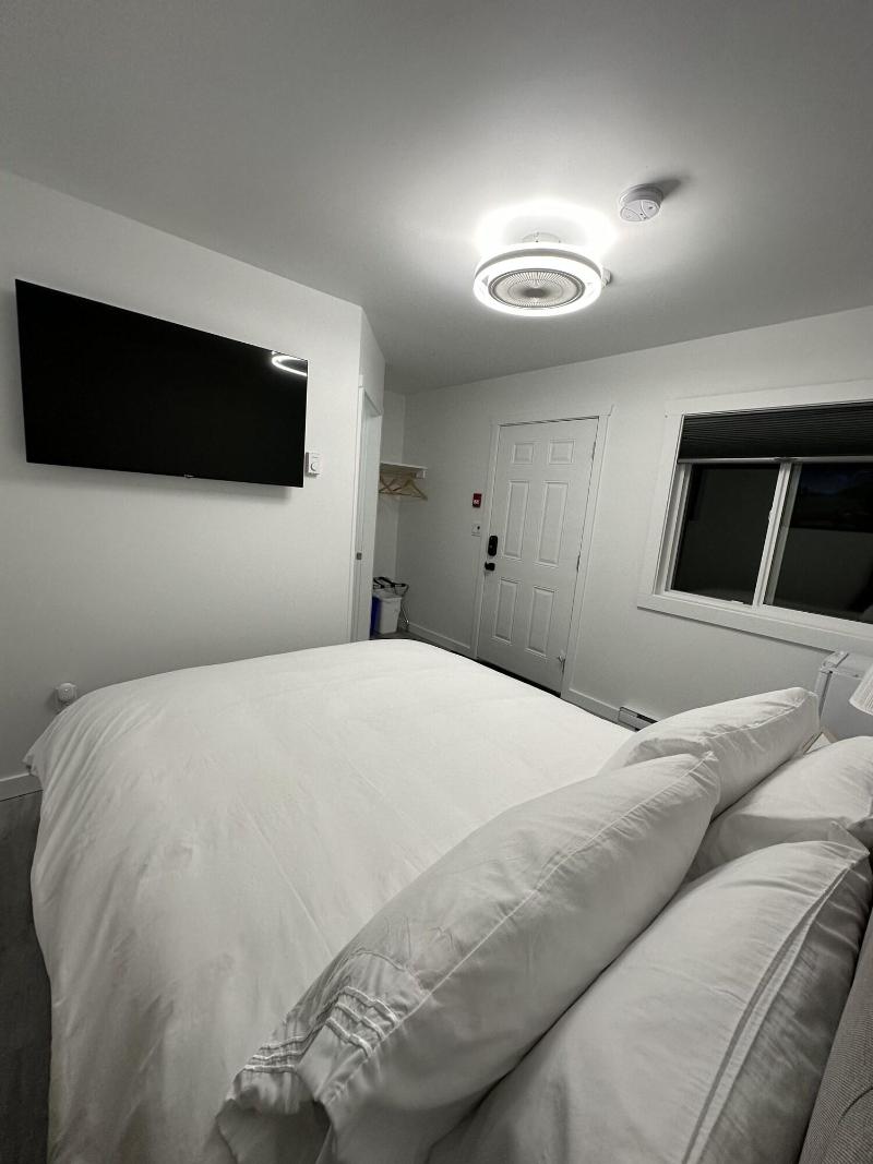 South Shore Motel image