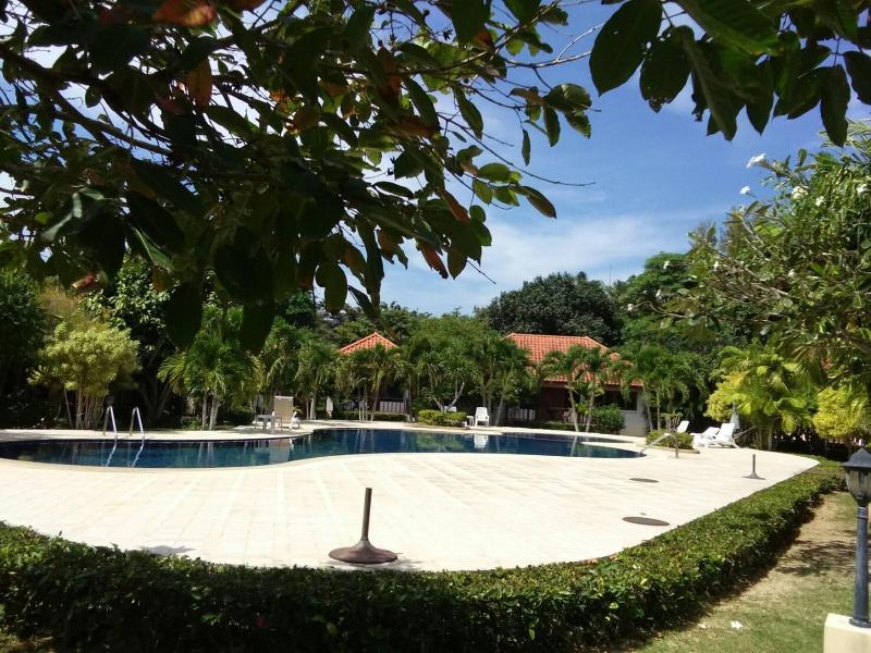 Sailom Resort Bangsaphan image