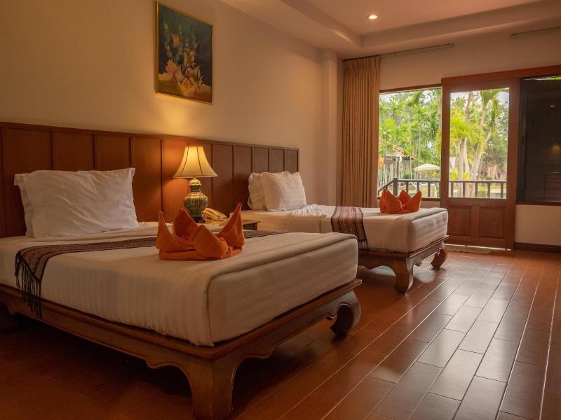Sailom Resort Bangsaphan image