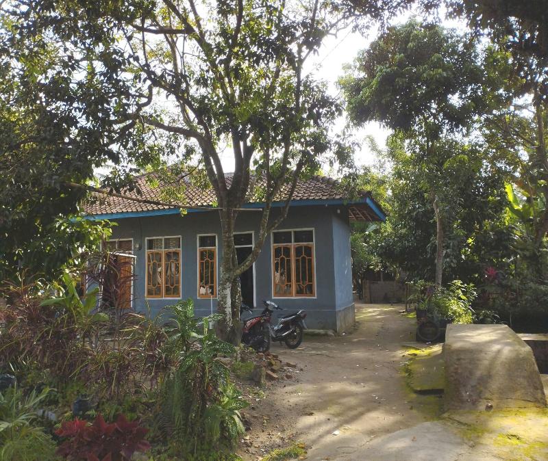 Oyo 93666 Lestari Homestay
