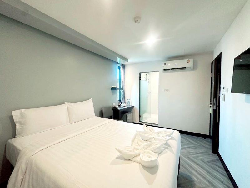14 Sathorn Hotel image