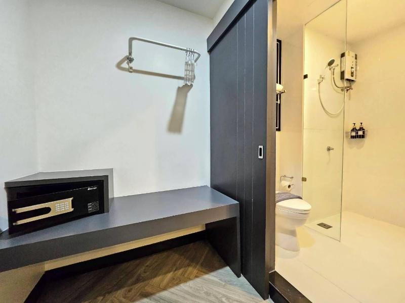 14 Sathorn Hotel image