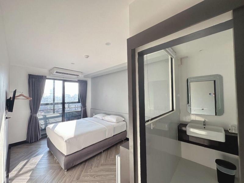 14 Sathorn Hotel image