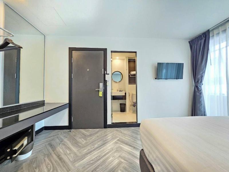 14 Sathorn Hotel image