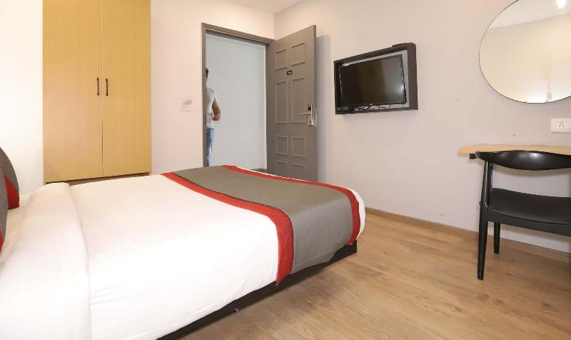 Qotel Hotel Ip Residency image