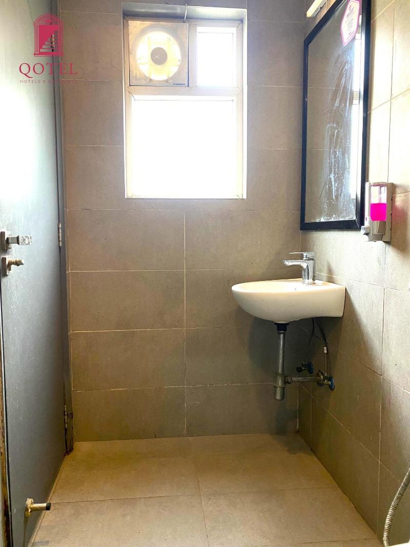 Qotel Hotel Ip Residency image