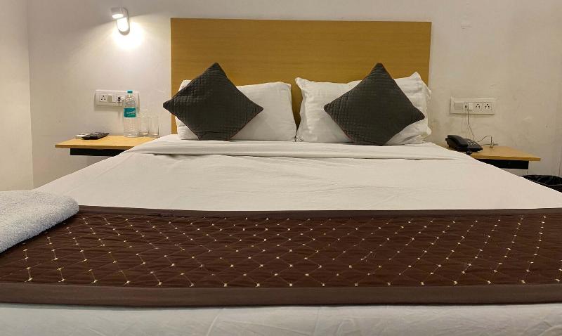 Qotel Hotel Ip Residency image