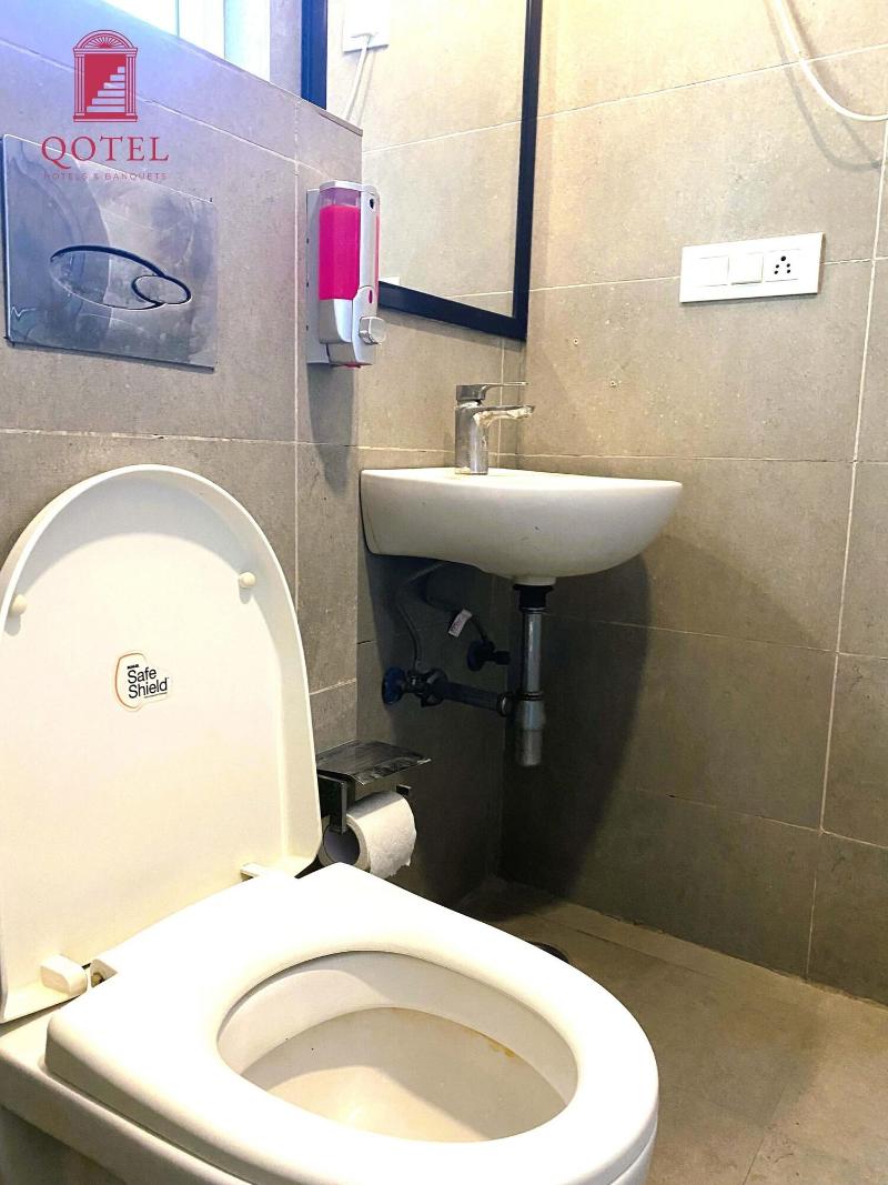 Qotel Hotel Ip Residency image