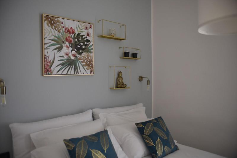 A Lite Suite Home image